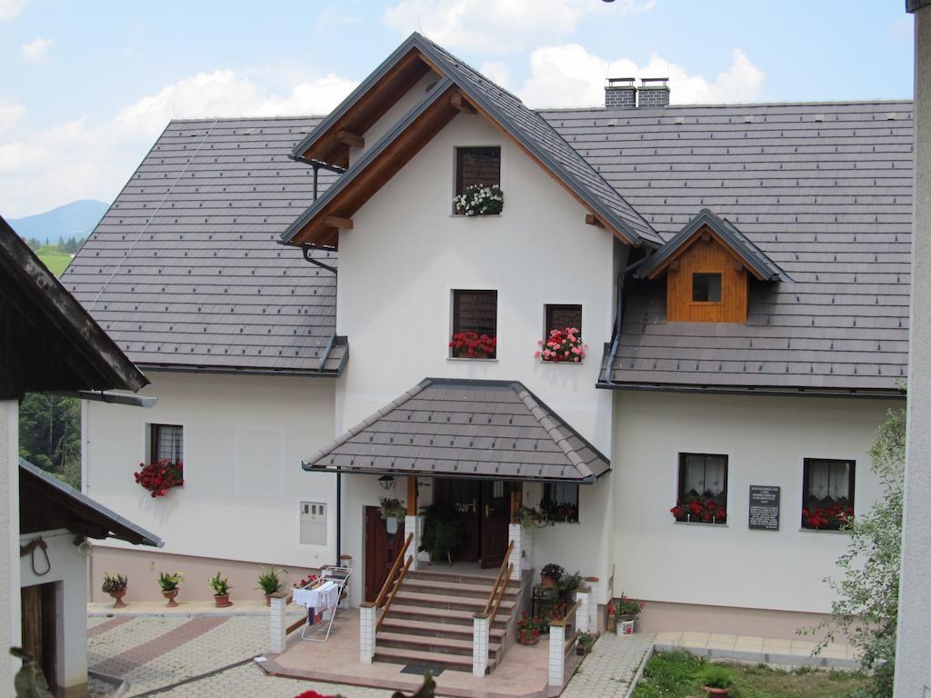 Villa Tourist Farm Ljubica à Poljane nad Škofjo Loko Extérieur photo
