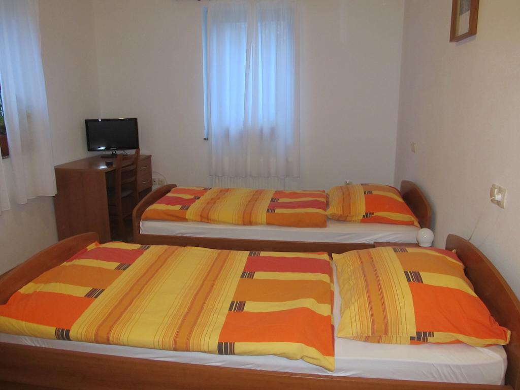 Villa Tourist Farm Ljubica à Poljane nad Škofjo Loko Chambre photo