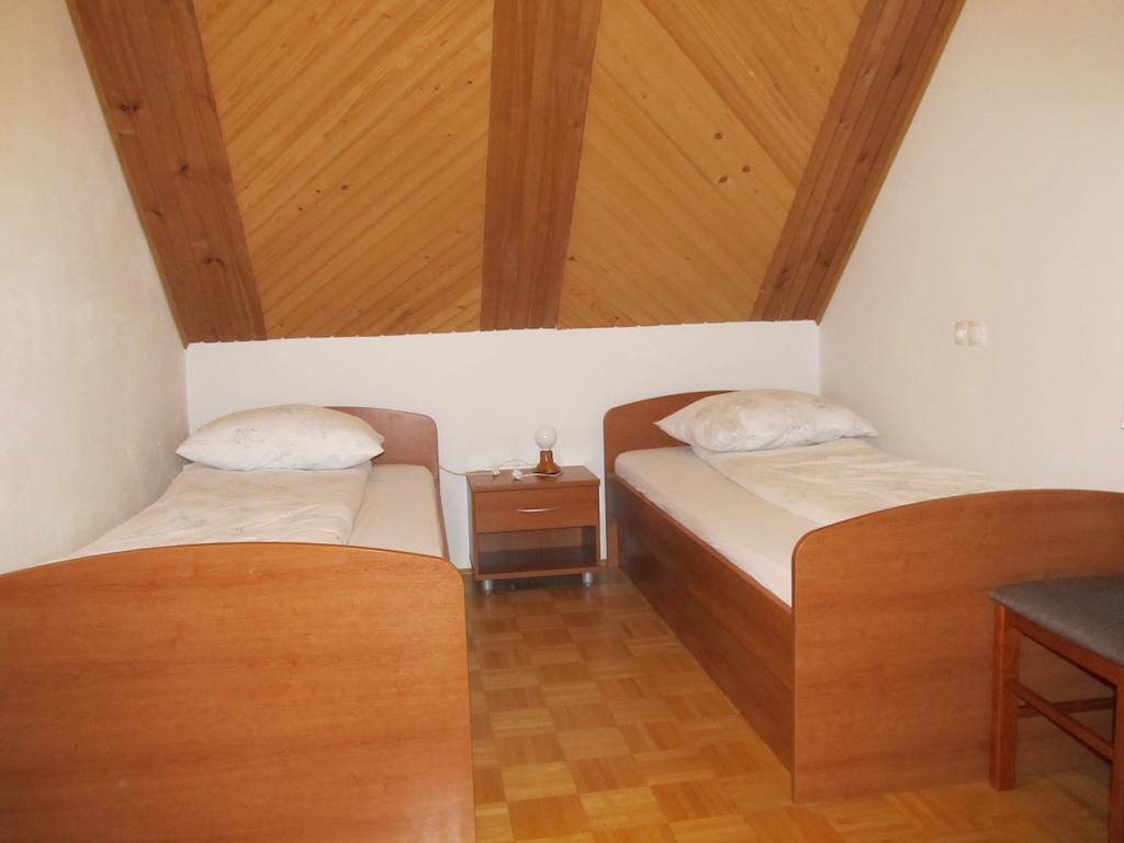 Villa Tourist Farm Ljubica à Poljane nad Škofjo Loko Chambre photo