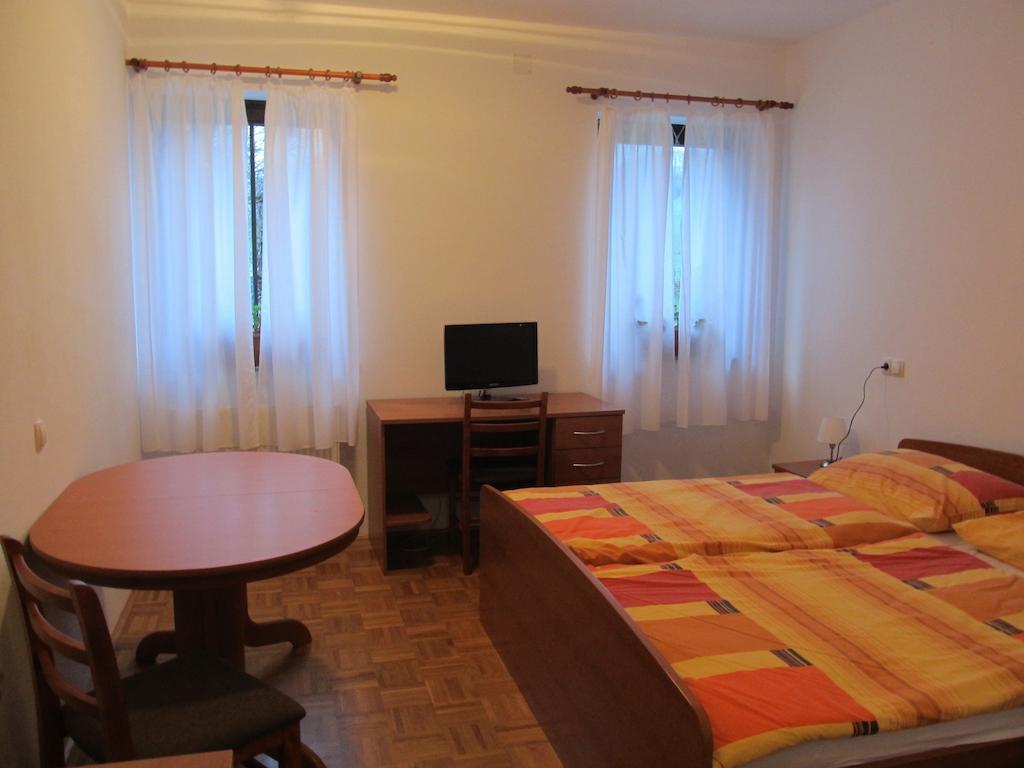 Villa Tourist Farm Ljubica à Poljane nad Škofjo Loko Chambre photo