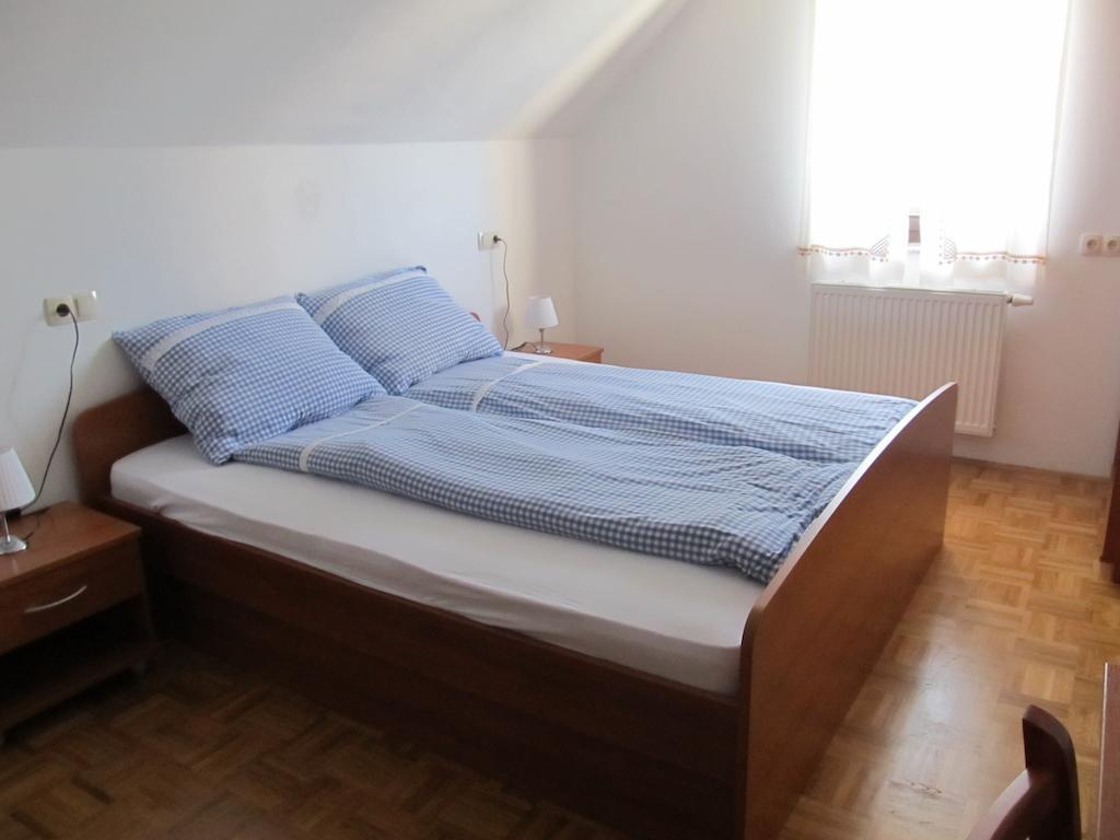 Villa Tourist Farm Ljubica à Poljane nad Škofjo Loko Chambre photo