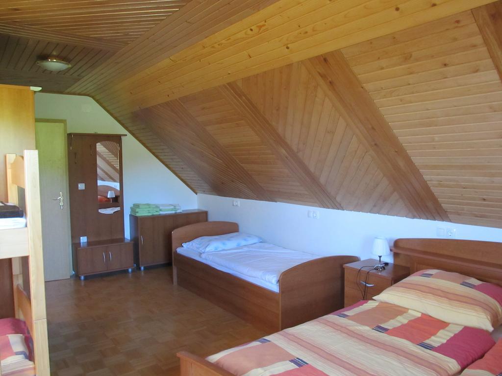 Villa Tourist Farm Ljubica à Poljane nad Škofjo Loko Chambre photo